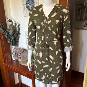 NWT apricot size XS Olive Green Feather Print Dress